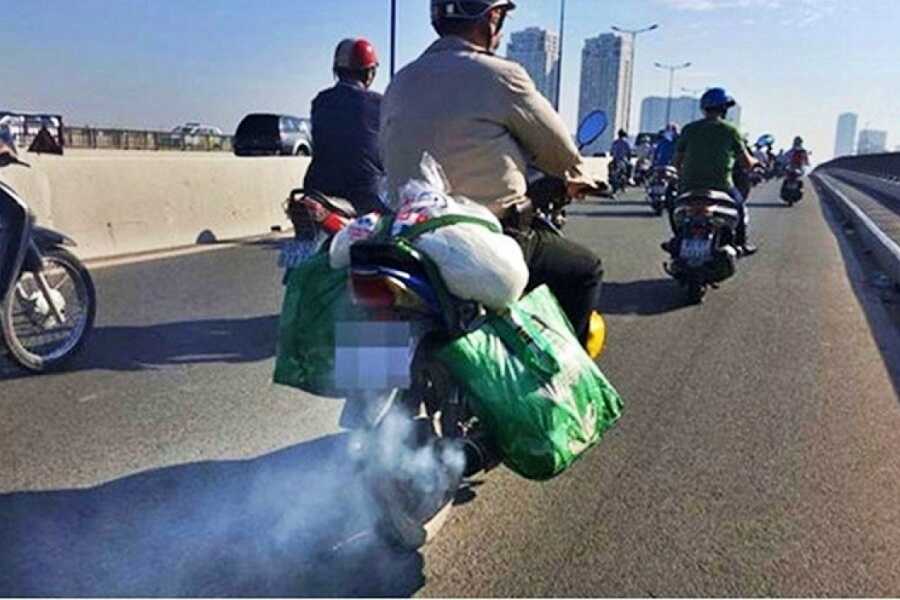xe máy xả khói màu